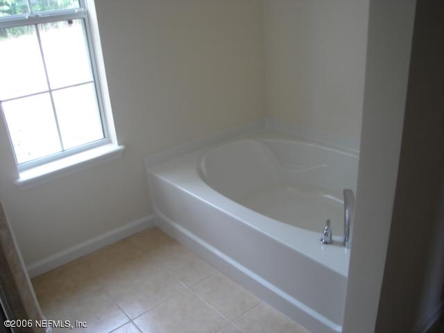 7245 Exline Road Jacksonville, FL 32222 - Photo 8 of 12 Garden tub in master