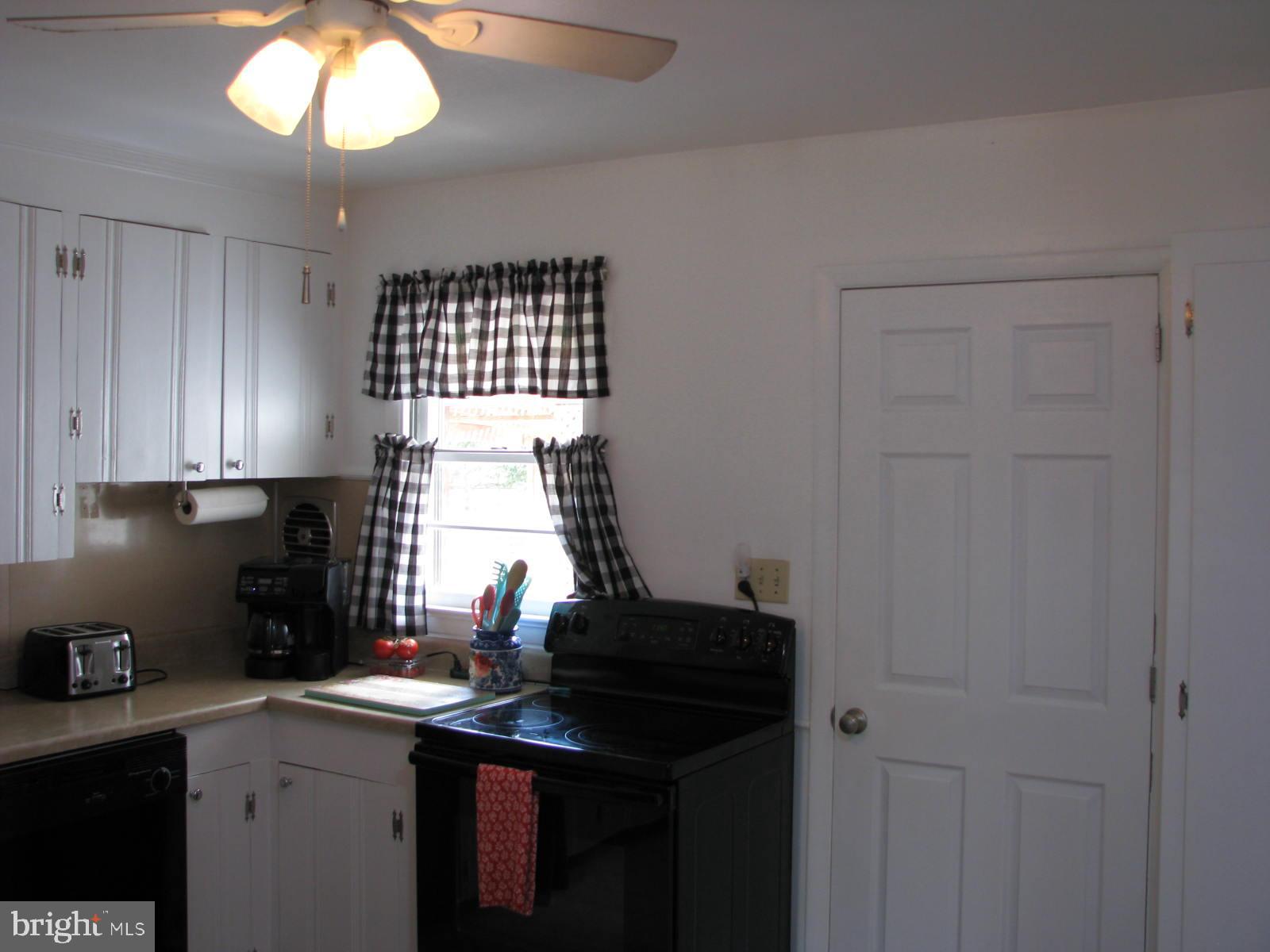 307 North Old Mill Road Dover, DE 19901 - Photo 13 of 19 Kitchen2
