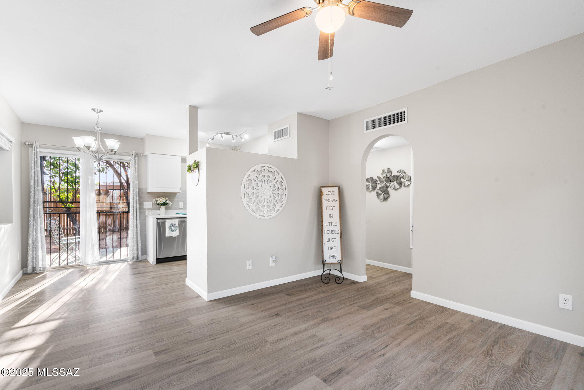 211 West Roger Road, Unit 33 Tucson, AZ 85705 - Photo 13 of 42