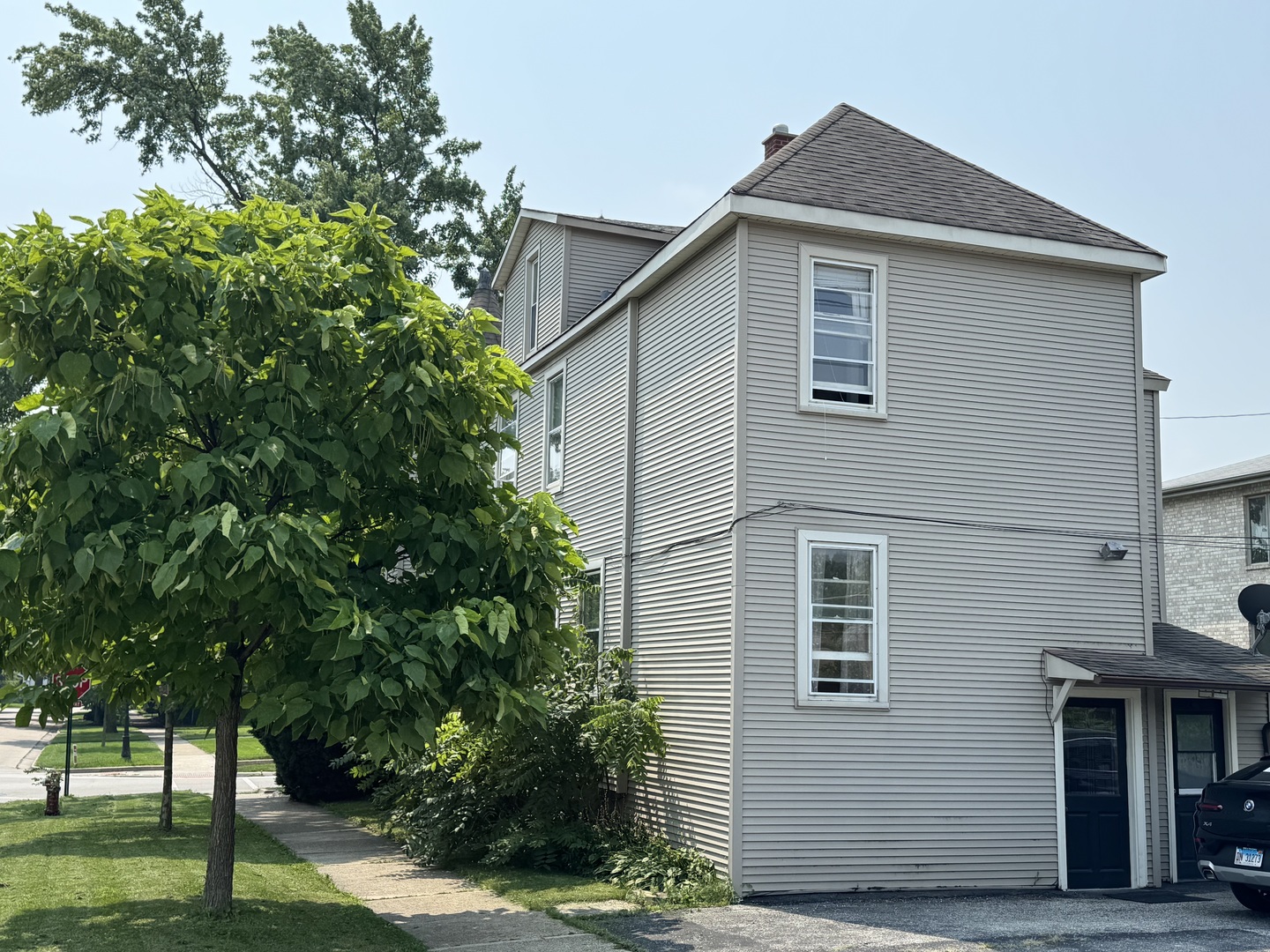 116 East Quincy Street, Unit 1 Riverside, IL 60546 - Photo 10 of 10 a front view of a house with a garden