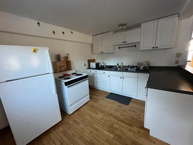 $1,700 | 1889 Highway 30, Unit 1, Townshend, VT 05353