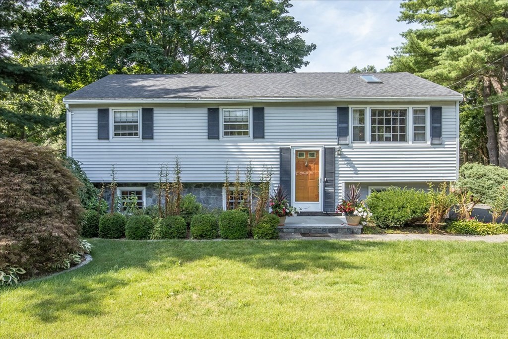 92 Greenwood Road Andover, MA 01810 - Photo 2 of 36 Gallery Image 2