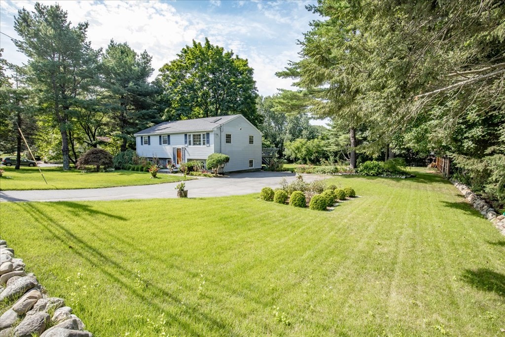 92 Greenwood Road Andover, MA 01810 - Photo 4 of 36 Gallery Image 4