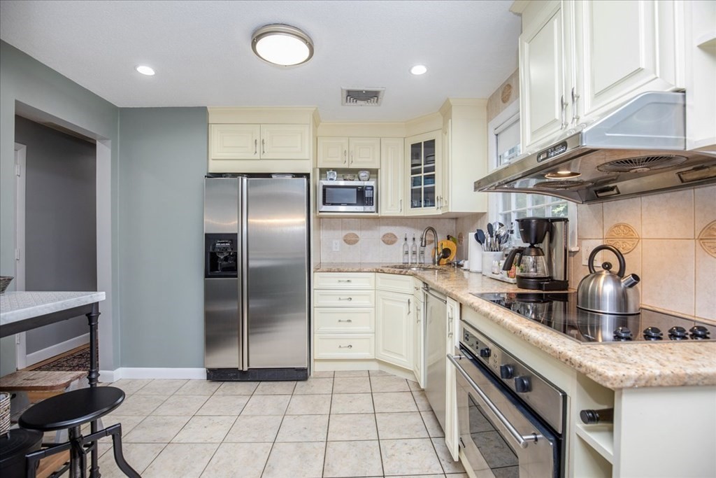 92 Greenwood Road Andover, MA 01810 - Photo 6 of 36 Gallery Image 6
