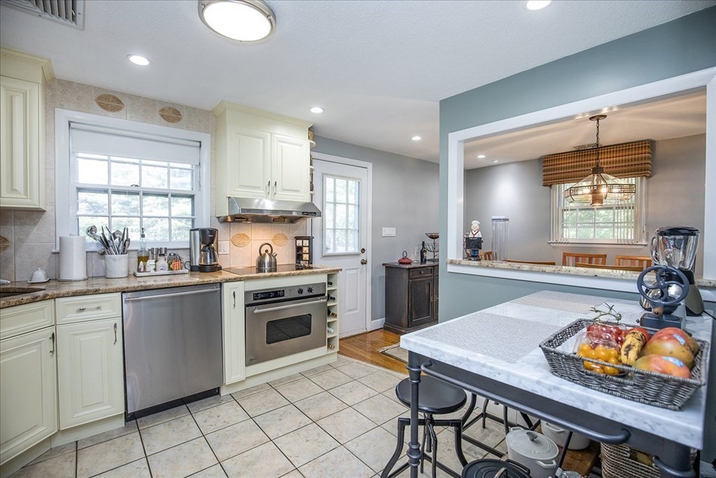 92 Greenwood Road Andover, MA 01810 - Photo 7 of 36 Gallery Image 7