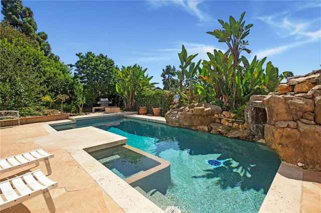 a view of a yard with chairs