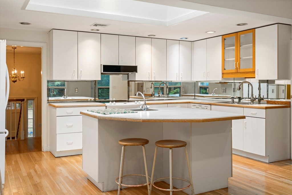 10 Radcliffe Road Weston, MA 02493 - Photo 21 of 41