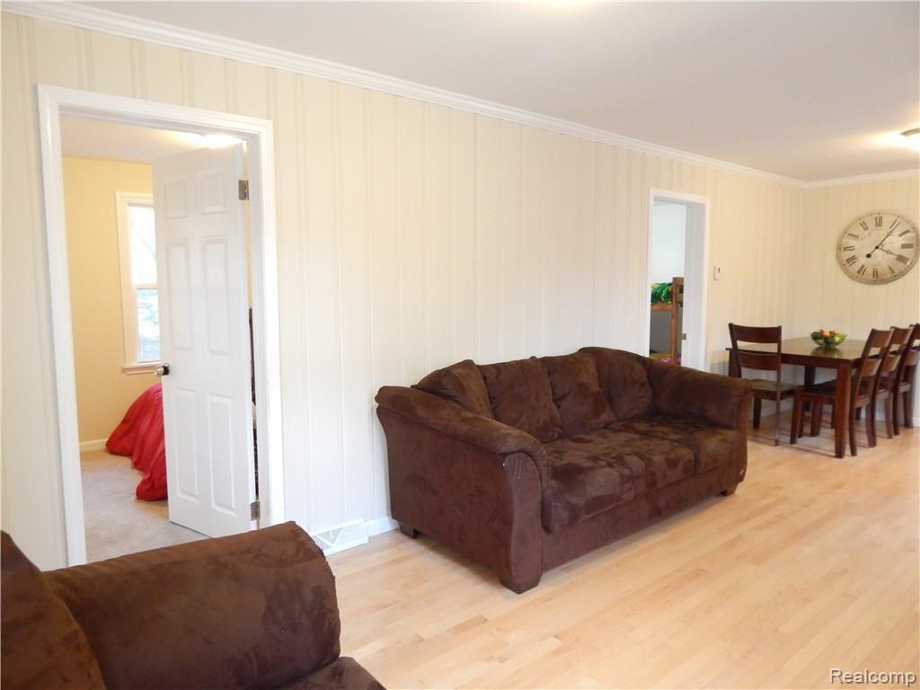 2168 Roslyn Road Grosse Pointe, MI 48236 - Photo 14 of 45 DSCN2560.jpg