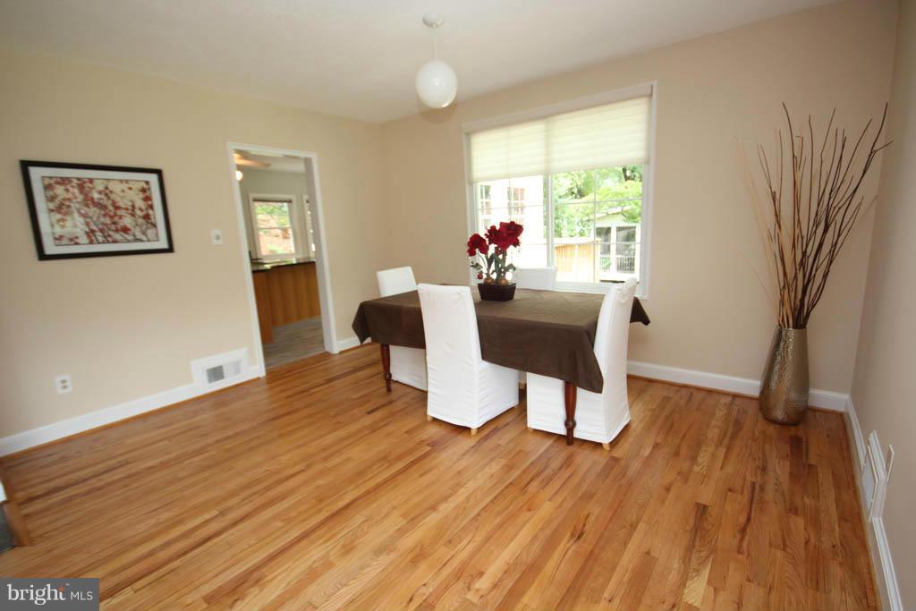 200 East Melbourne Avenue Silver Spring, MD 20901 - Photo 8 of 30 Dining Room