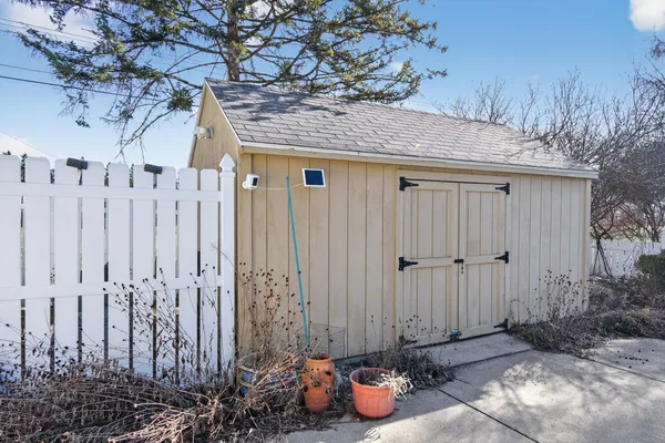 $389,900 | 829 Thorntree Boulevard, Jackson, MI 49203