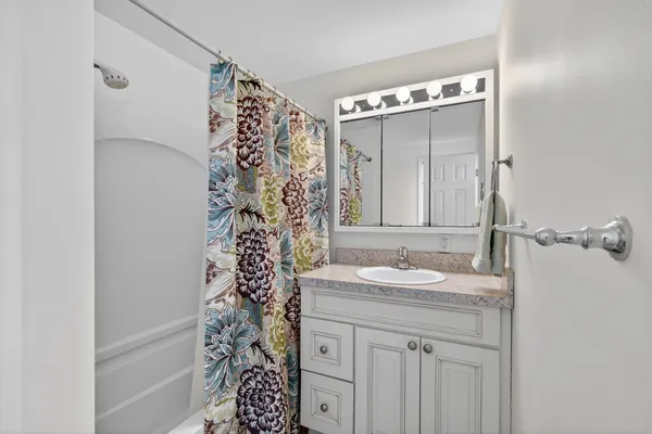 $389,900 | 829 Thorntree Boulevard, Jackson, MI 49203