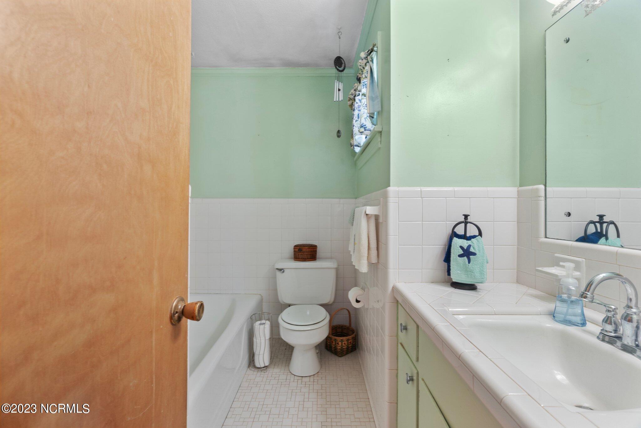325 Cross Road Roper, NC 27970 - Photo 18 of 28 Hall Bath