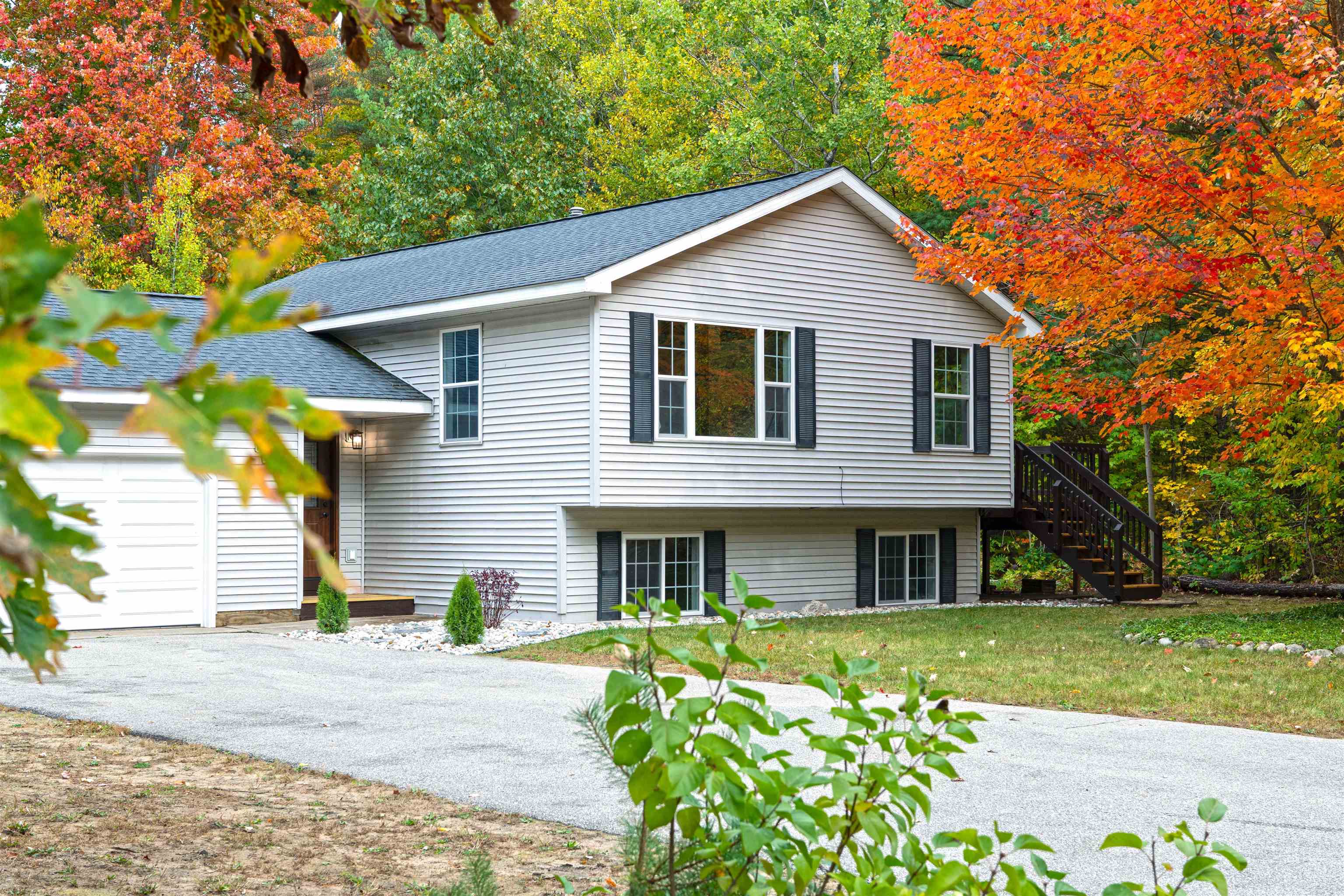3188 Nimrod Road Traverse City, MI 49685 - Photo 9 of 36 1939814-0b4faa9f-794c-47ea-b3a0-55214f9d5d8c.JPG