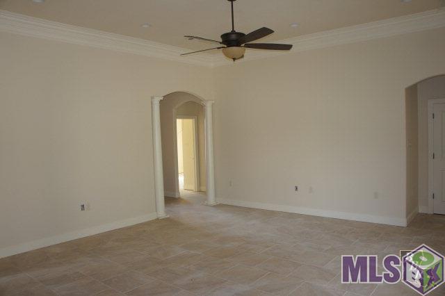 119 Rue Saint Courtney Houma, LA 70360 - Photo 3 of 7 Living Room