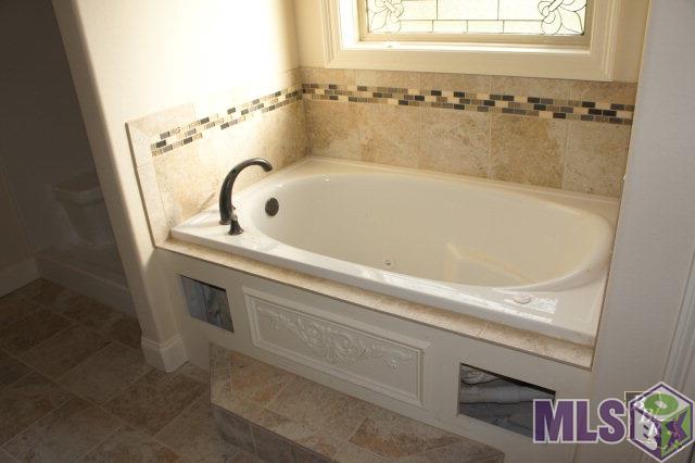119 Rue Saint Courtney Houma, LA 70360 - Photo 7 of 7 Master Bathroom2