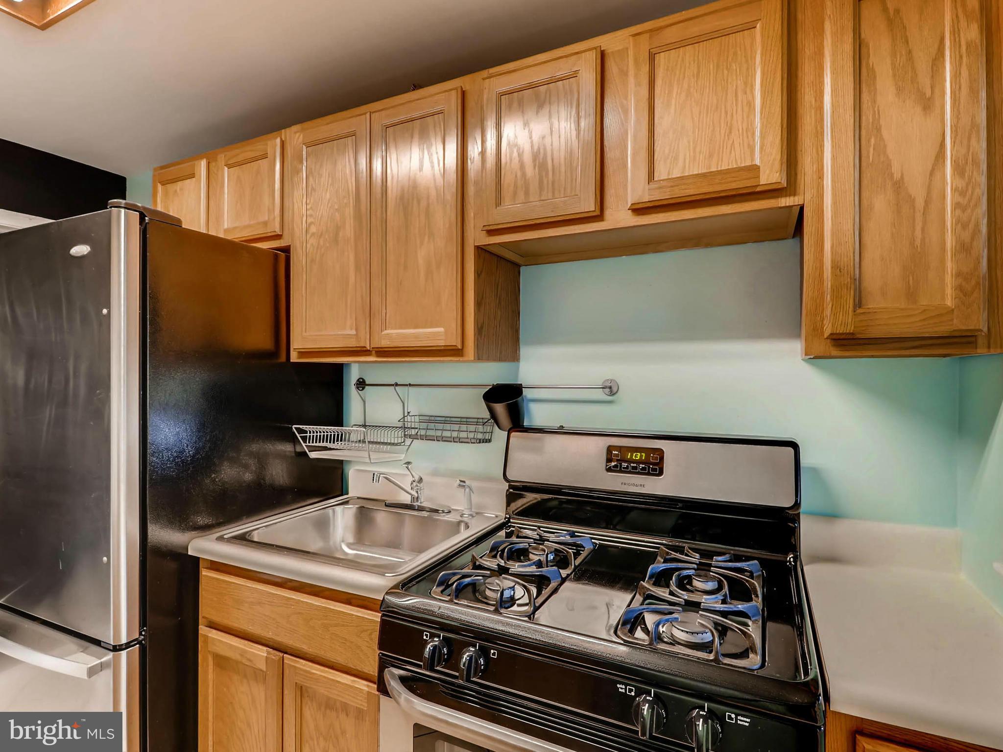 3935 Kenyon Avenue Baltimore, MD 21213 - Photo 3 of 23 Kitchen