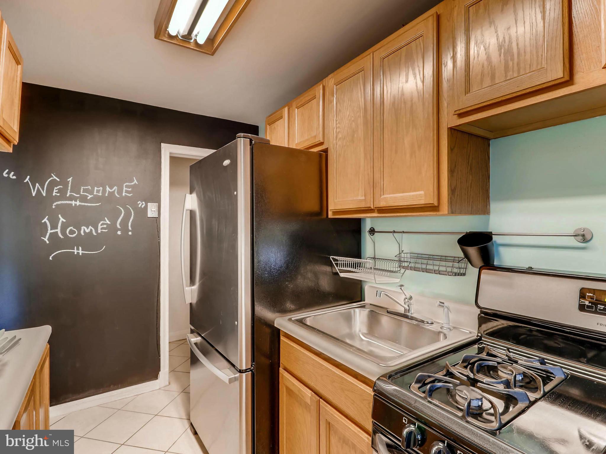 3935 Kenyon Avenue Baltimore, MD 21213 - Photo 4 of 23 Kitchen