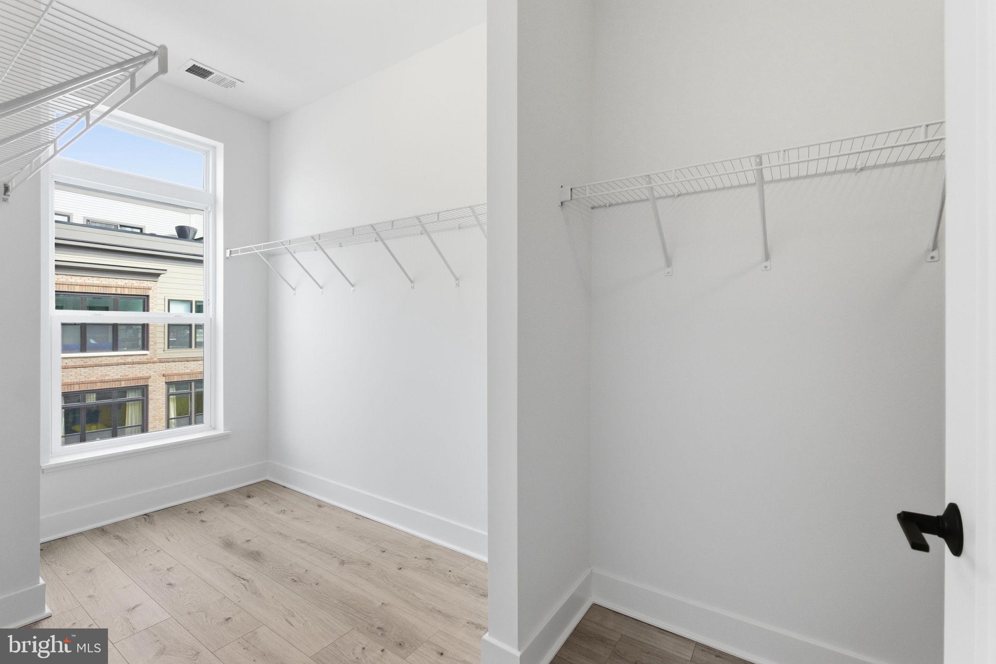 5354 Zenith Overlook Bethesda, MD 20816 - Photo 12 of 23