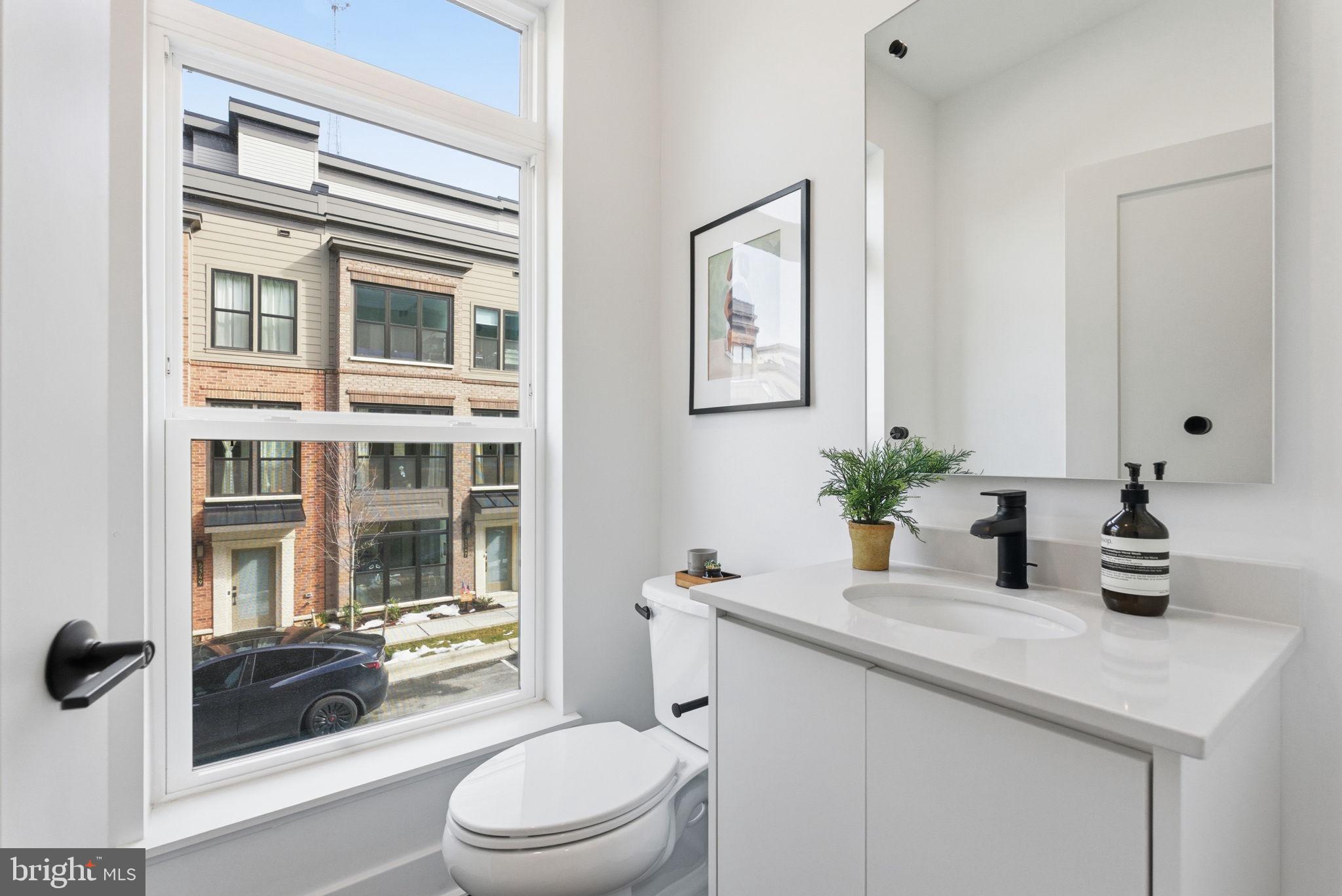 5354 Zenith Overlook Bethesda, MD 20816 - Photo 8 of 23 1/2 bath on main level