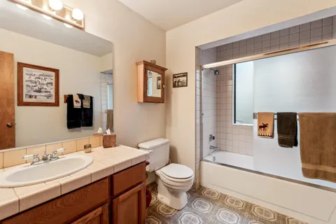 $999,000 | 12611 Muhlebach Way, Truckee, CA 96161