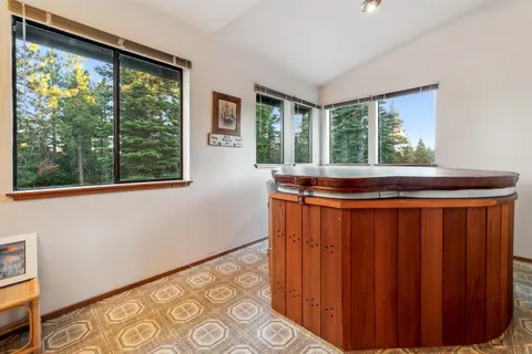 $999,000 | 12611 Muhlebach Way, Truckee, CA 96161