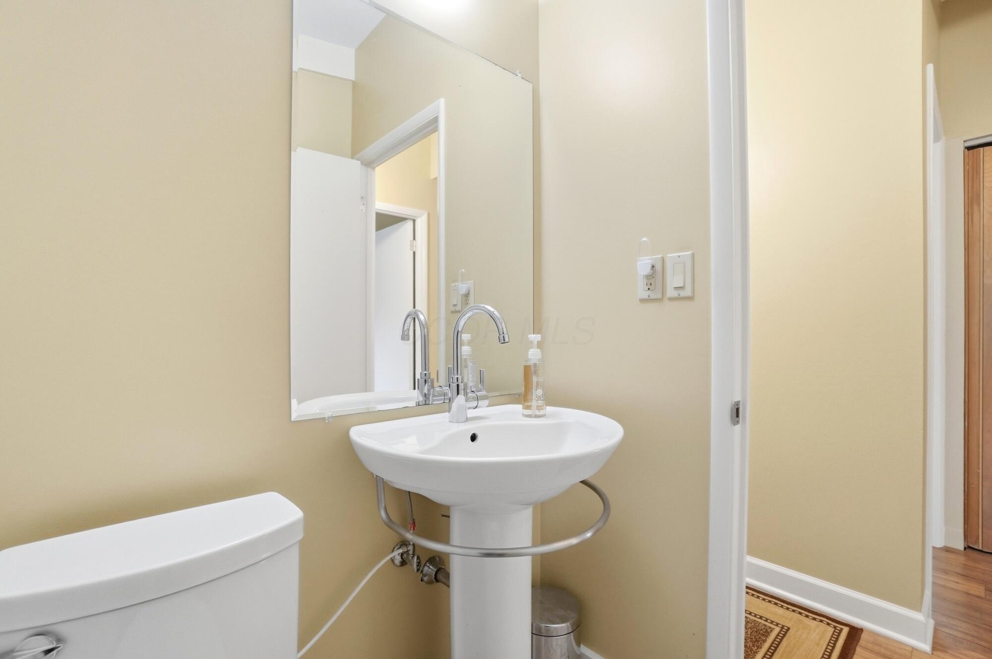 2451 Edgevale Road Columbus, OH 43221 - Photo 30 of 46 149