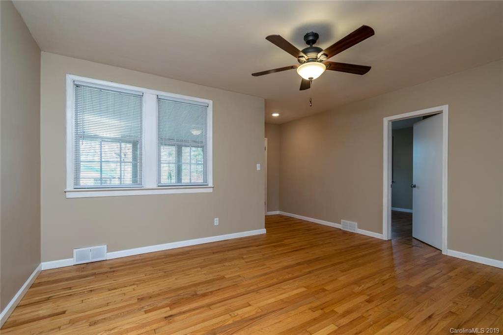 628 Hebron Road Hendersonville, NC 28739 - Photo 11 of 43 Gallery Image 11