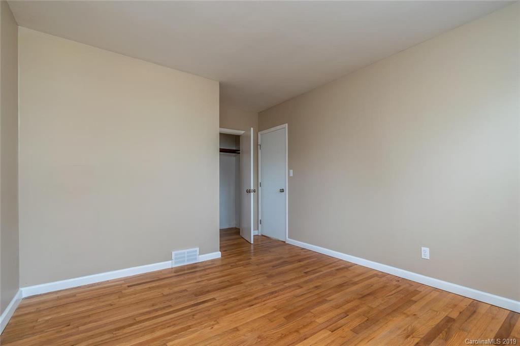 628 Hebron Road Hendersonville, NC 28739 - Photo 27 of 43 Gallery Image 27