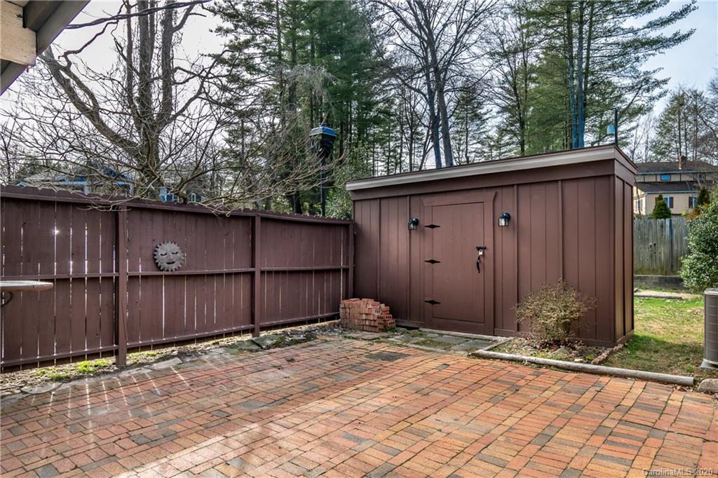 628 Hebron Road Hendersonville, NC 28739 - Photo 4 of 43 Gallery Image 4