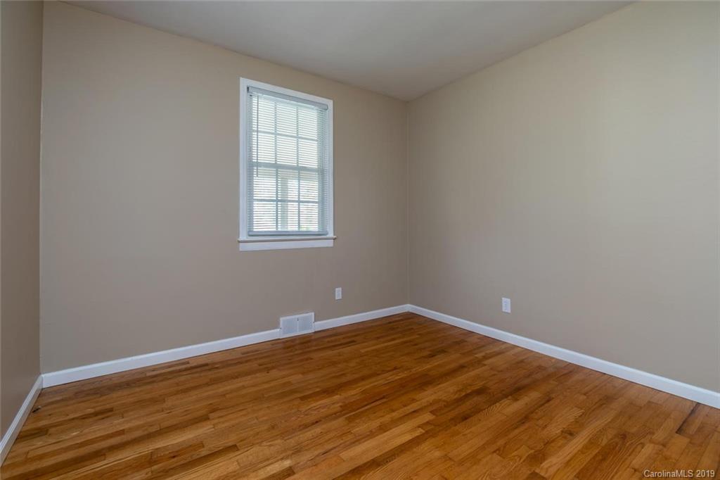 628 Hebron Road Hendersonville, NC 28739 - Photo 32 of 43 Gallery Image 32
