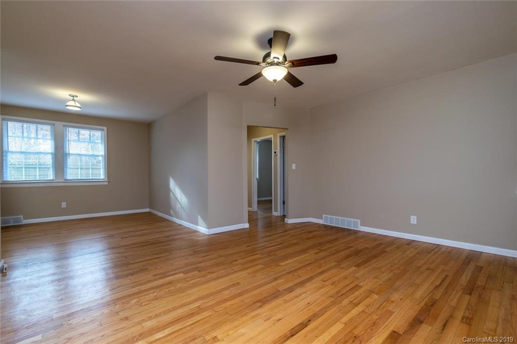 628 Hebron Road Hendersonville, NC 28739 - Photo 9 of 43 Gallery Image 9