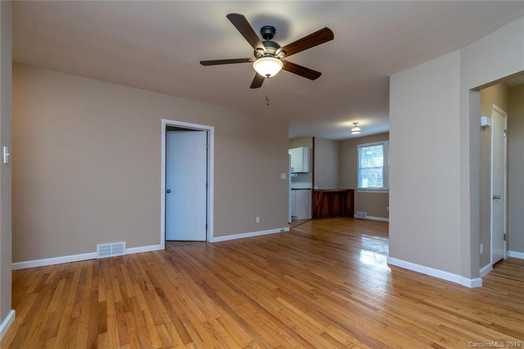 628 Hebron Road Hendersonville, NC 28739 - Photo 10 of 43 Gallery Image 10