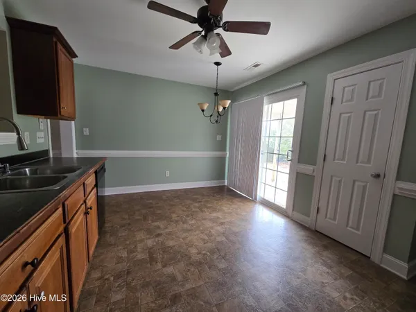 $1,650 | 313 South Square Drive, Unit A, Winterville, NC 28590