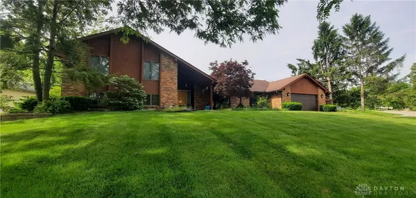 $420,000 | 2725 Tara Trail East, Beavercreek, OH 45434