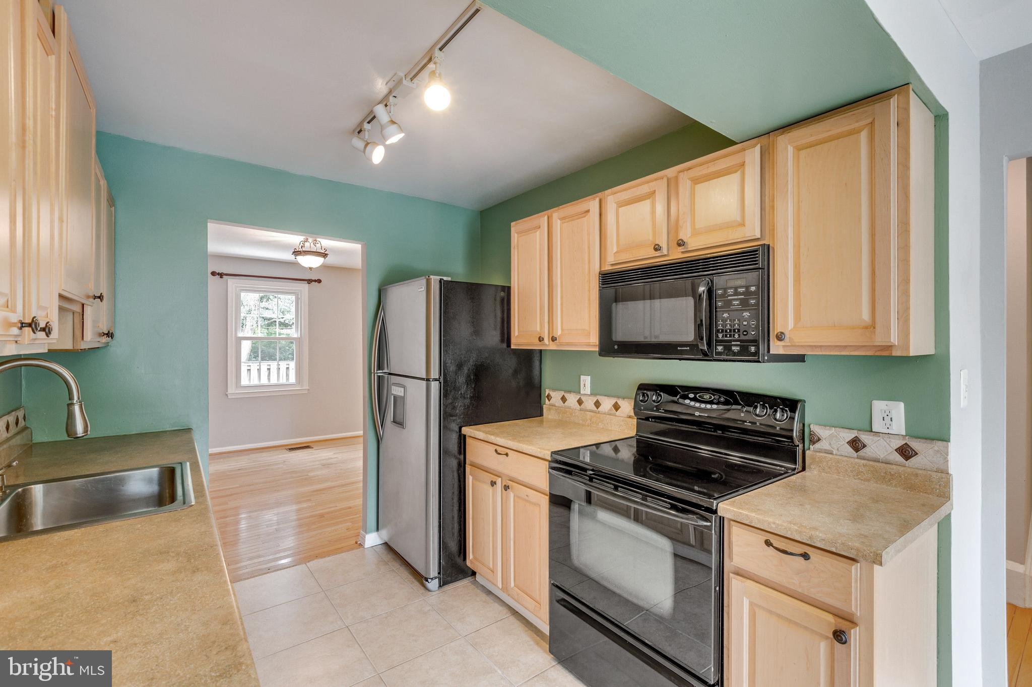 14 Oak Shade Road Gaithersburg, MD 20878 - Photo 14 of 44 Kitchen