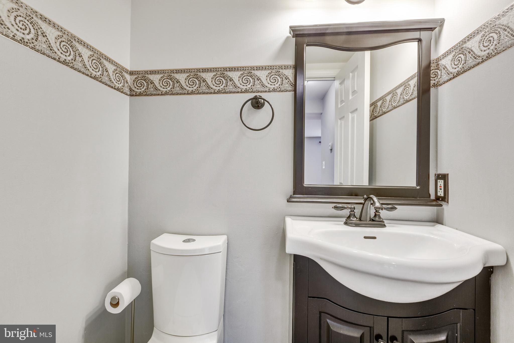 14 Oak Shade Road Gaithersburg, MD 20878 - Photo 20 of 44 Main level half bath