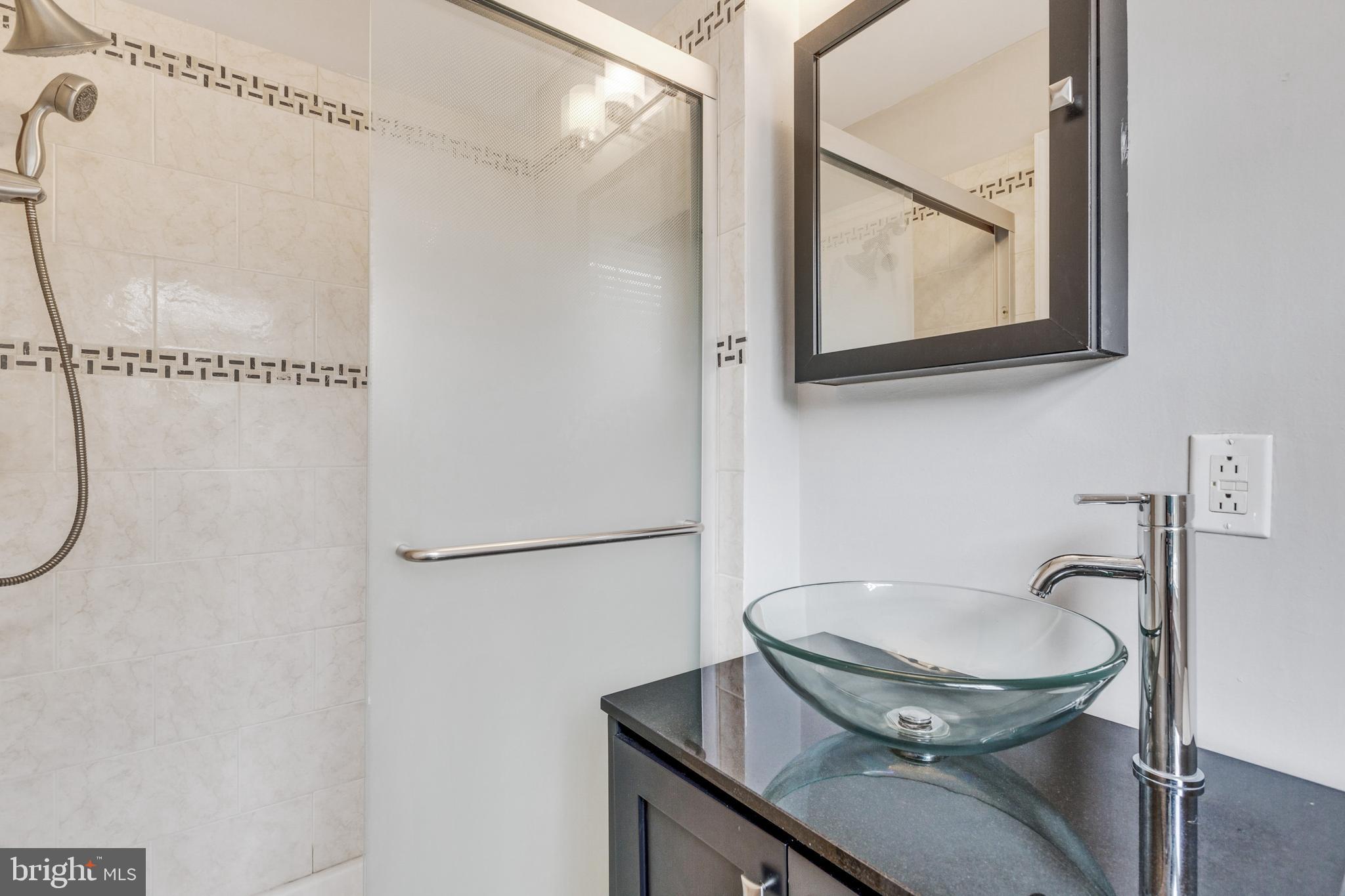 14 Oak Shade Road Gaithersburg, MD 20878 - Photo 33 of 44 Primary bath