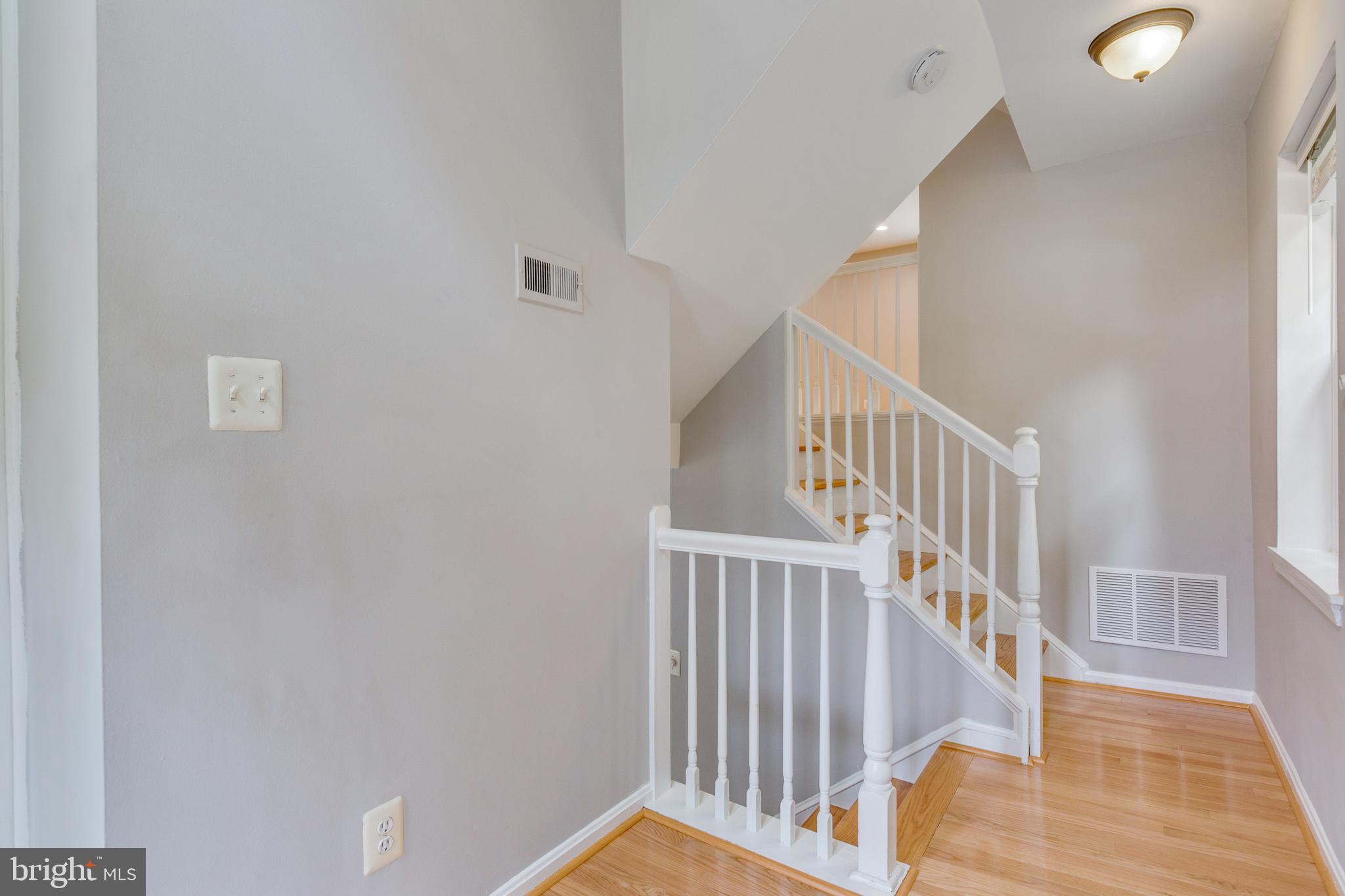 14 Oak Shade Road Gaithersburg, MD 20878 - Photo 5 of 44 Foyer