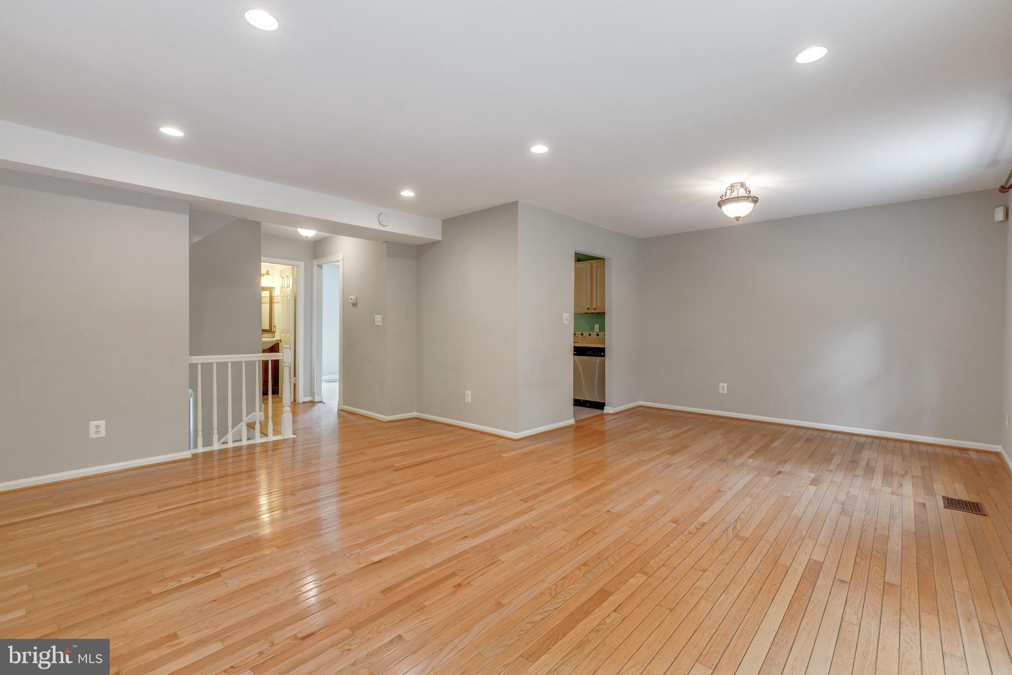 14 Oak Shade Road Gaithersburg, MD 20878 - Photo 8 of 44 Living Room/ Dining Area