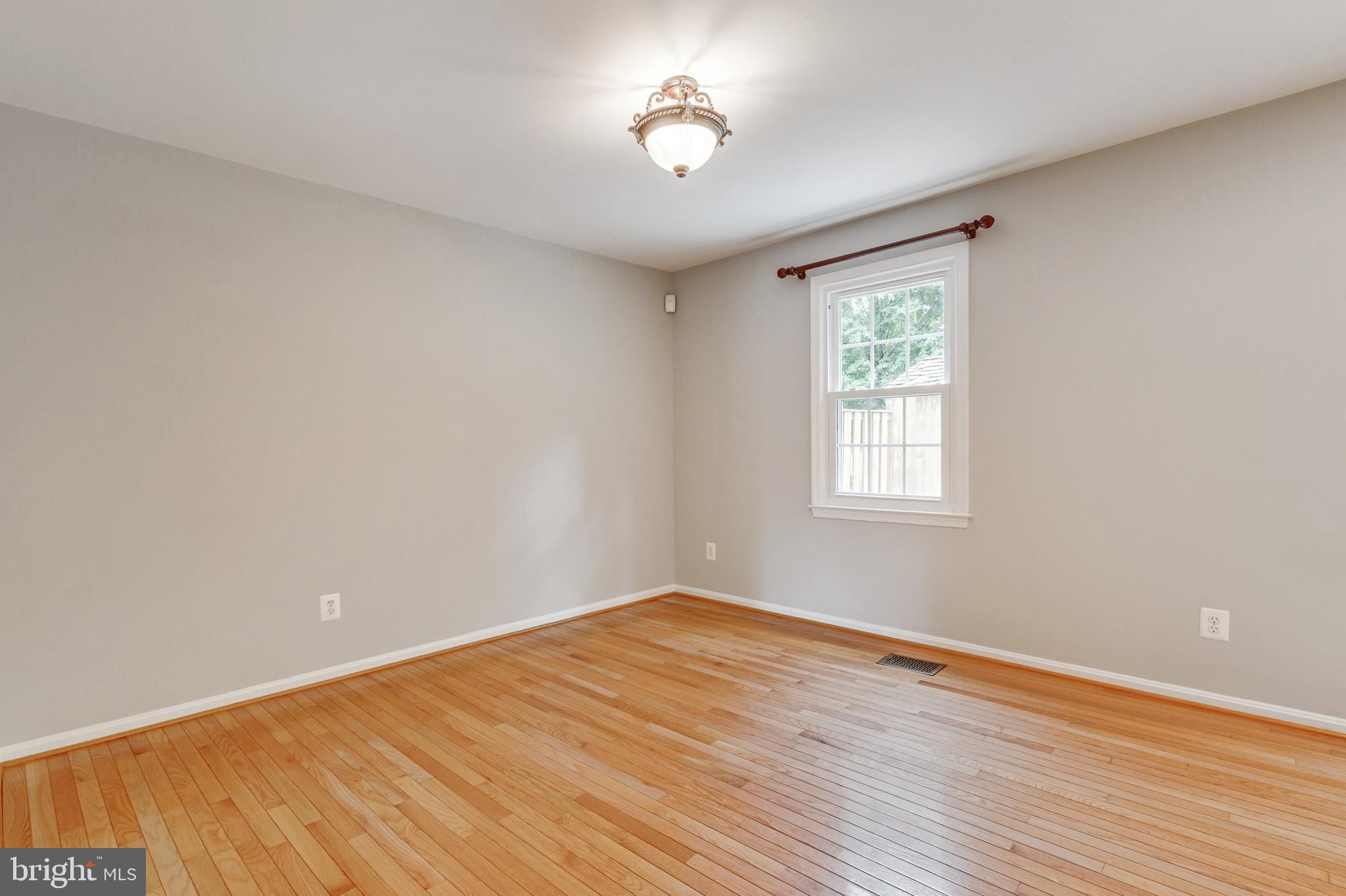 14 Oak Shade Road Gaithersburg, MD 20878 - Photo 9 of 44 Gallery Image 9