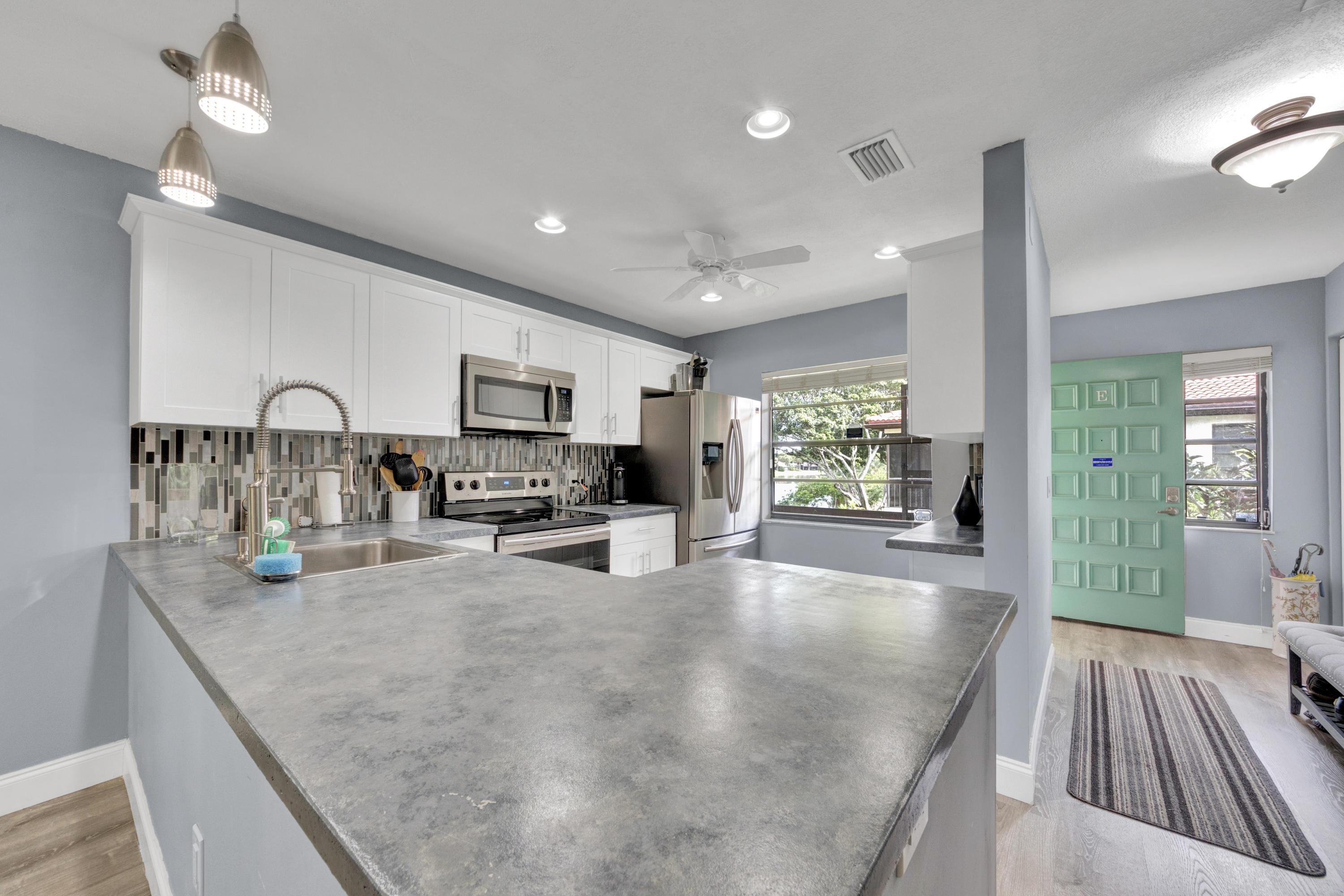 21866 Cypress Circle, Unit 31E Boca Raton, FL 33433 - Photo 7 of 21 kitchen