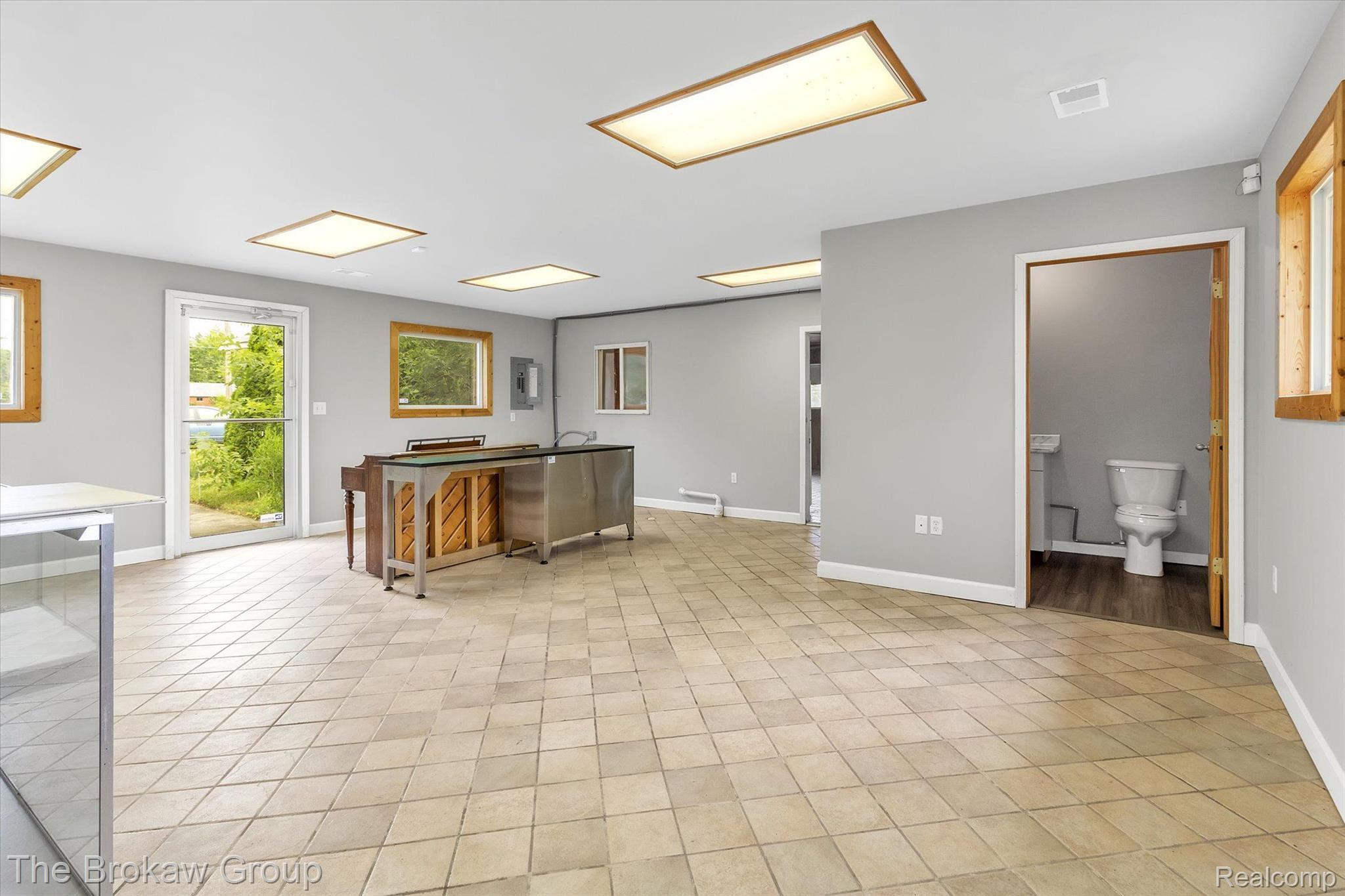 8070 East Richfield Road Davison, MI 48423 - Photo 11 of 27 Gallery Image 11