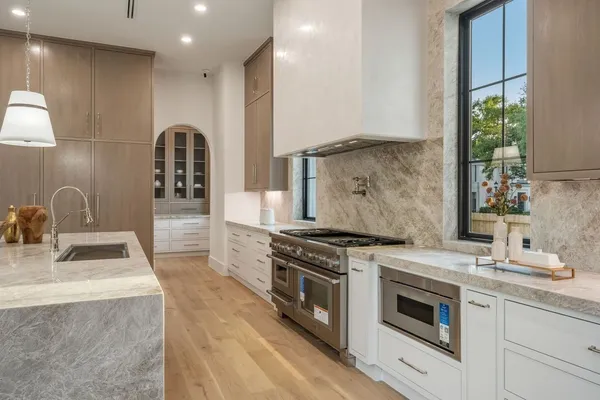 $2,850,000 | 2538 Addison Road, Houston, TX 77030