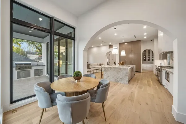 $2,850,000 | 2538 Addison Road, Houston, TX 77030