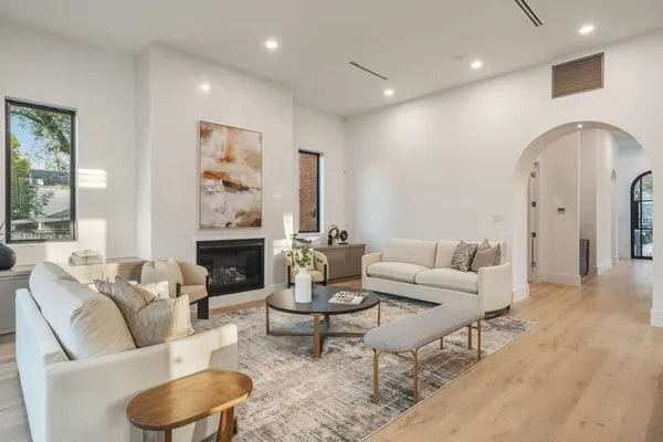 $2,850,000 | 2538 Addison Road, Houston, TX 77030