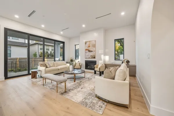 $2,850,000 | 2538 Addison Road, Houston, TX 77030