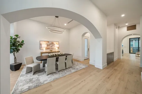 $2,850,000 | 2538 Addison Road, Houston, TX 77030