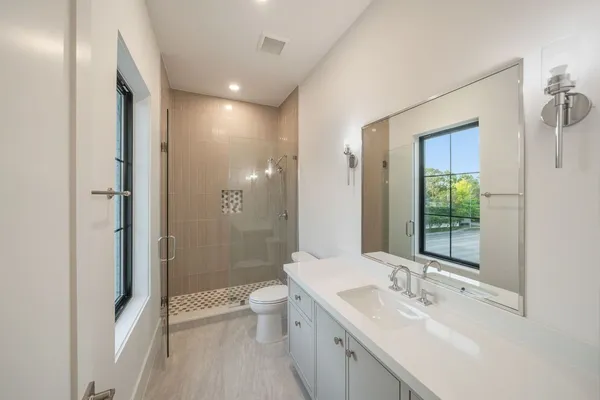 $2,850,000 | 2538 Addison Road, Houston, TX 77030