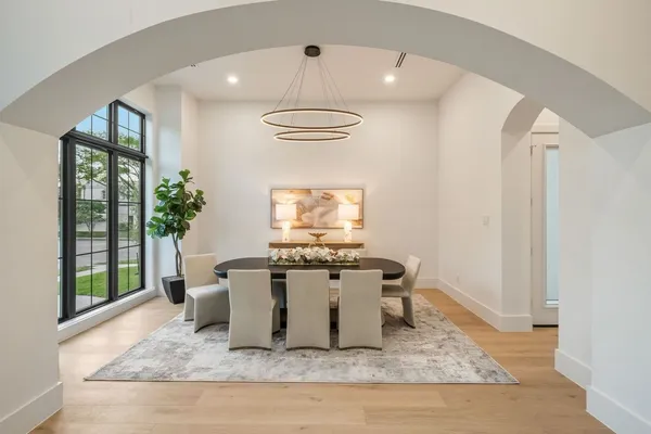 $2,850,000 | 2538 Addison Road, Houston, TX 77030