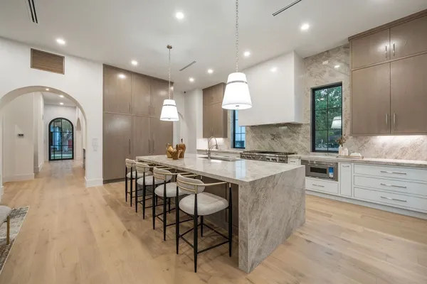 $2,850,000 | 2538 Addison Road, Houston, TX 77030